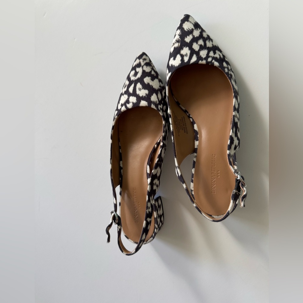 Banana republic sling back shoes, 6, black/white, 1 1/2” chunky heel NWOT - Picture 4 of 6
